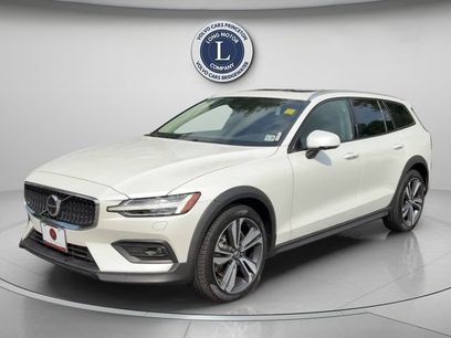 Certified 2024 Volvo V60 B5 Cross Country Plus w/ Protection Package Premier