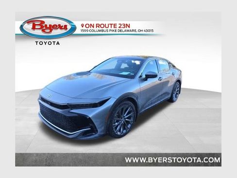 Used 2023 Toyota Crown Limited image 1