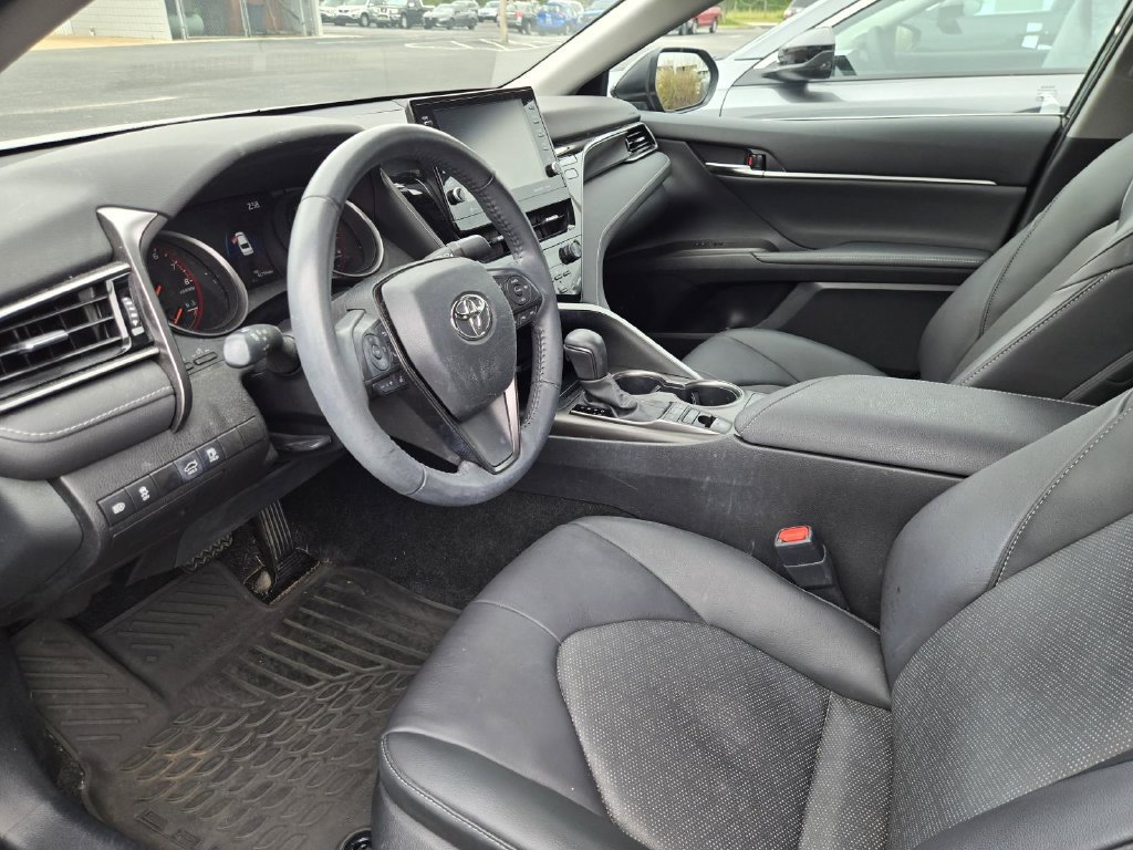 Used 2022 Toyota Camry XSE FWD image 4