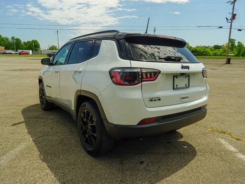 Used 2023 Jeep Compass Latitude w/ Sun and Sound Group AWD/4WD image 4