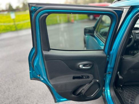 Used 2021 Jeep Renegade Latitude AWD/4WD image 29
