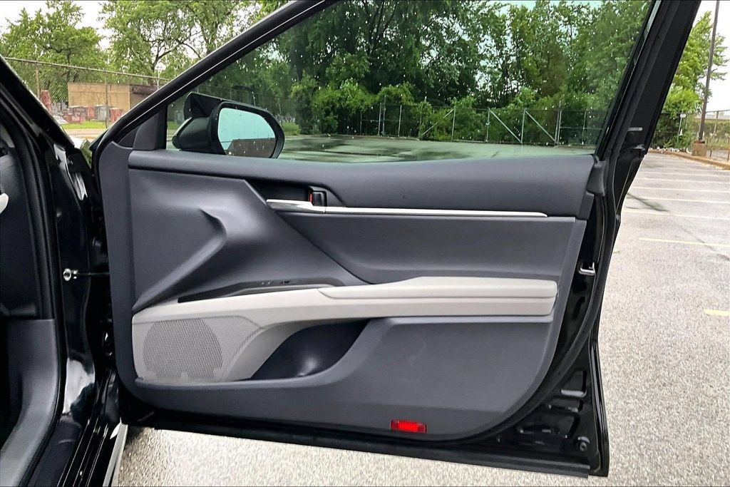 Used 2024 Toyota Camry SE FWD image 23