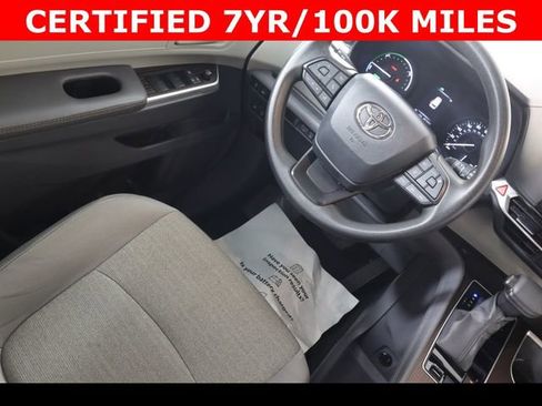 Used 2024 Toyota Sienna LE image 16