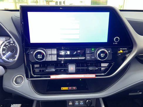 New 2026 Toyota Highlander XLE image 22