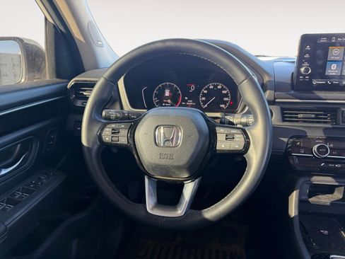 Used 2024 Honda Pilot Touring image 12