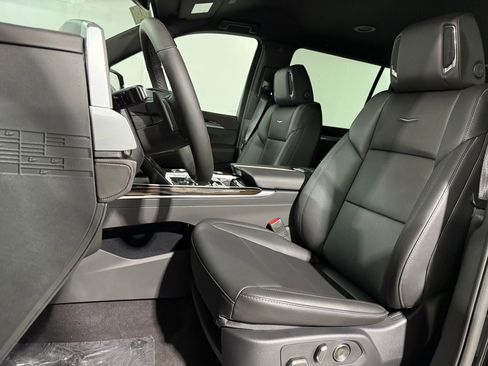 New 2025 Cadillac Escalade ESV Luxury image 4