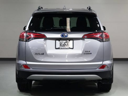 Used 2018 Toyota RAV4 XLE AWD/4WD image 2