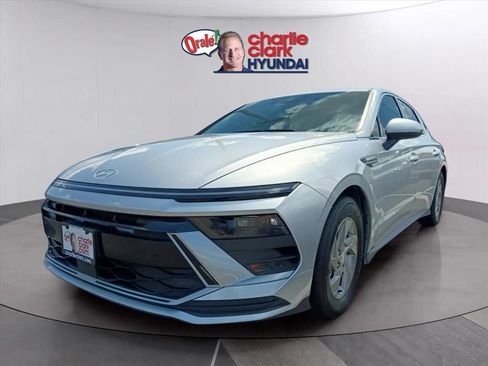 Used 2025 Hyundai Sonata SE FWD image 1