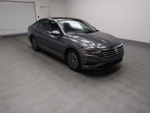 Used 2019 Volkswagen Jetta SE w/ Cold Weather Package FWD image 11