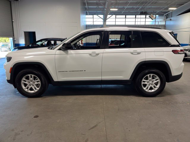 Used 2023 Jeep Grand Cherokee Laredo AWD/4WD image 6