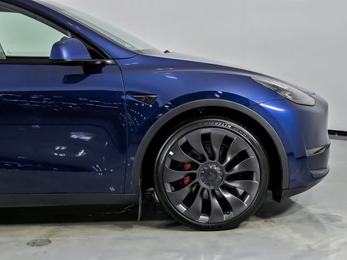 Used 2023 Tesla Model Y Performance image 15