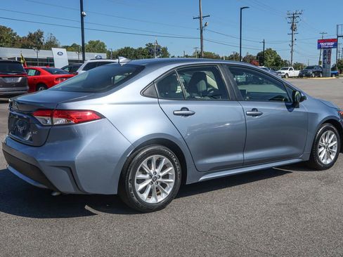 Used 2020 Toyota Corolla LE w/ LE Premium Package image 10
