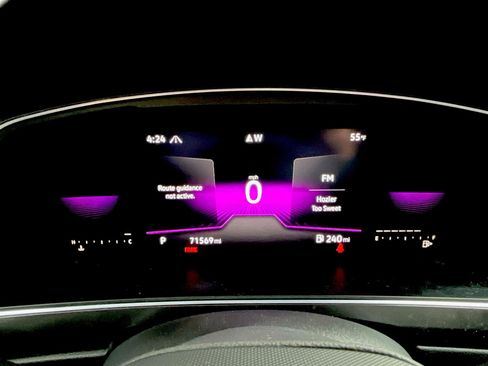 Used 2022 Volkswagen Tiguan SE R-Line image 31