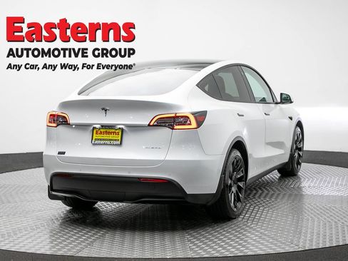Used 2022 Tesla Model Y Long Range AWD/4WD image 5