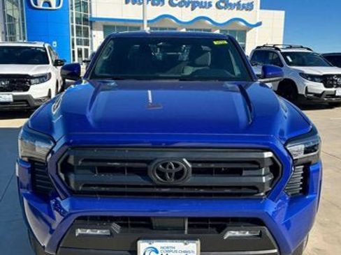 Used 2025 Toyota Tacoma SR5 image 3