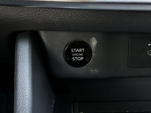Used 2025 Nissan Rogue SV FWD image 26