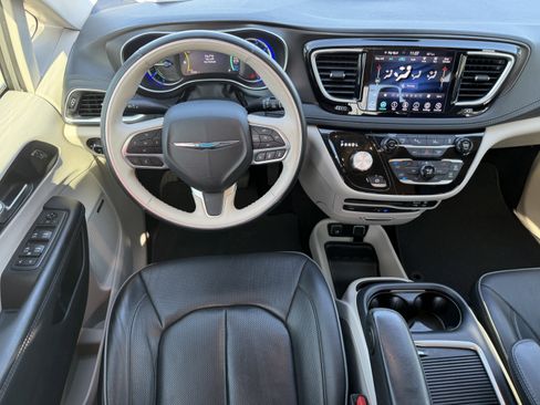 Used 2020 Chrysler Pacifica Limited w/ Advanced Safetytec Group image 15