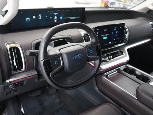 Used 2025 Ford Expedition Max Platinum w/ Platinum Ultimate Package AWD/4WD image 23