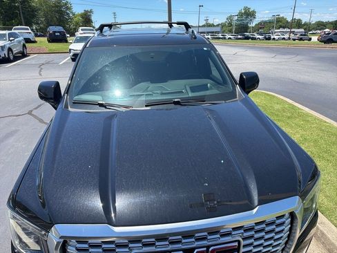 Used 2023 GMC Yukon XL Denali AWD/4WD image 3