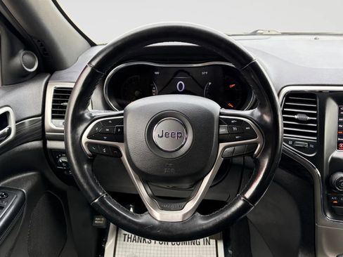 Used 2019 Jeep Grand Cherokee Laredo image 27