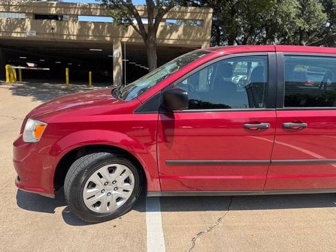 Used 2015 Dodge Grand Caravan American Value Package w/ UConnect Hands-Free Group FWD image 4