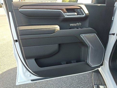 Used 2023 Chevrolet Silverado 1500 High Country w/ Technology Package image 12