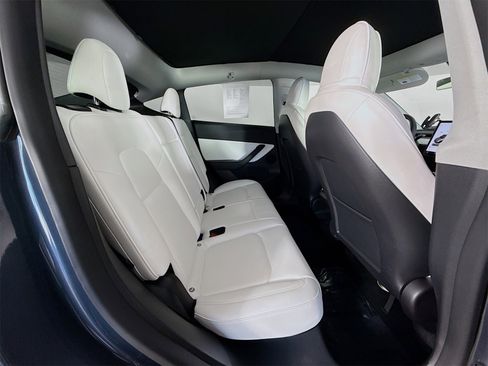 Used 2022 Tesla Model Y Performance image 27