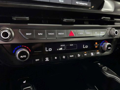 Used 2024 Kia Telluride S image 28