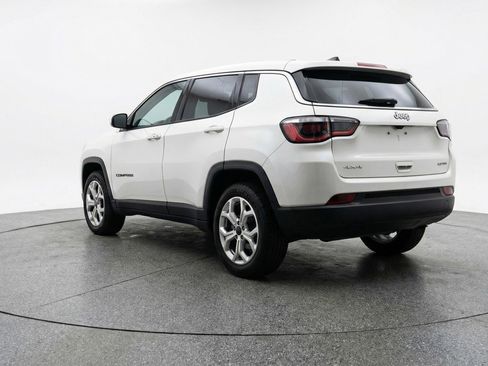Used 2025 Jeep Compass Latitude image 6