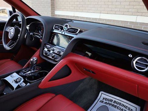 Used 2023 Bentley Bentayga Extended Wheelbase image 37