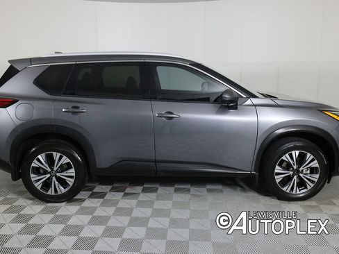 Used 2021 Nissan Rogue SV w/ Premium Package FWD image 4