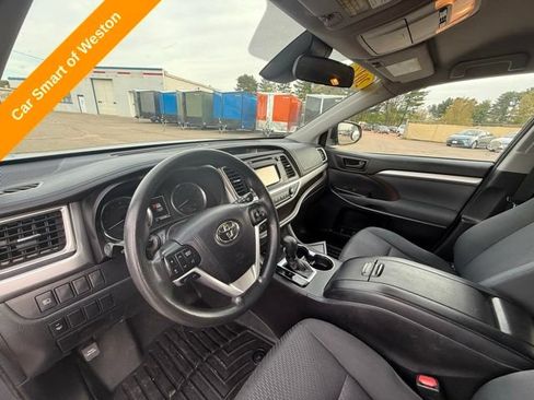 Used 2017 Toyota Highlander LE AWD/4WD image 11