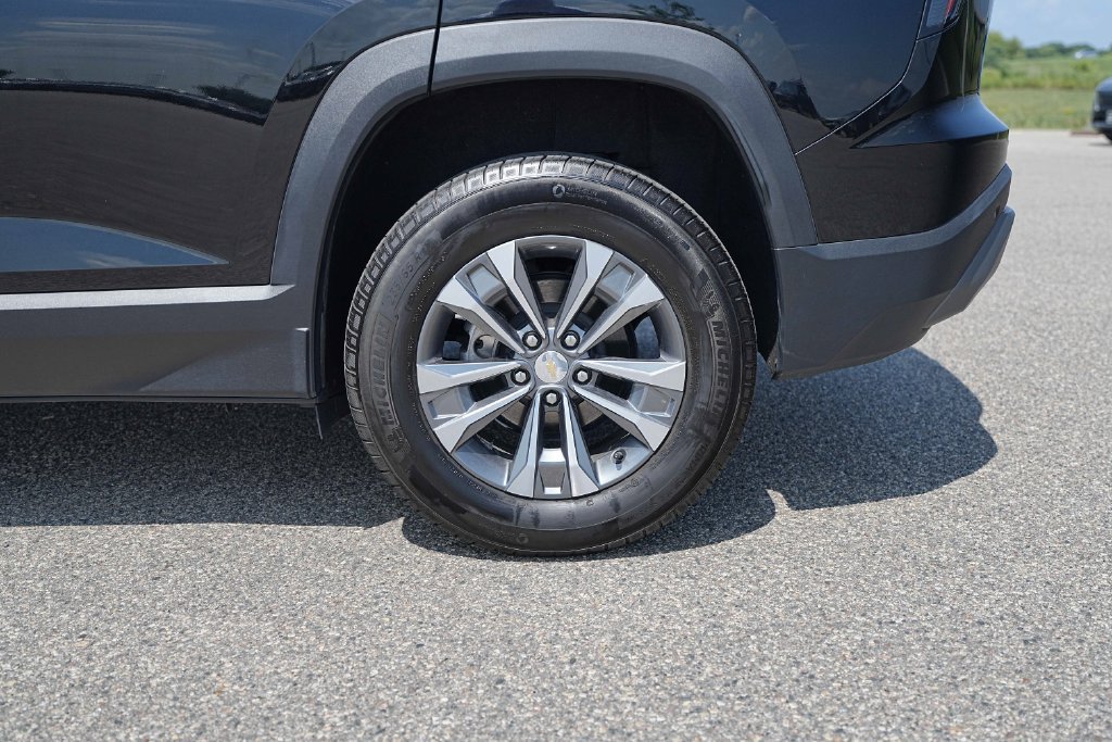 Used 2026 Chevrolet Equinox LT AWD/4WD image 10