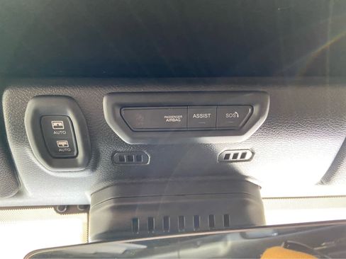 Used 2023 Jeep Wrangler Unlimited Sahara image 38