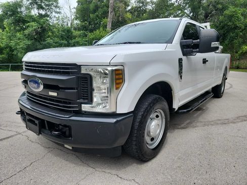 Used 2019 Ford F250 XL w/ Power Equipment Group RWD image 3