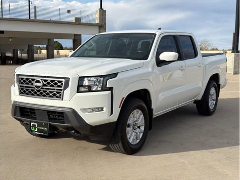 Used 2022 Nissan Frontier SV AWD/4WD image 3