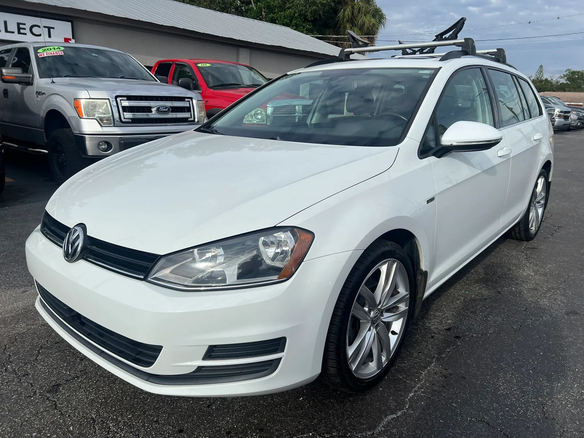 Used 2016 Volkswagen Golf Limited Edition FWD image 2