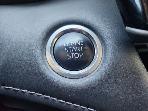 Used 2025 Toyota Highlander XLE image 31