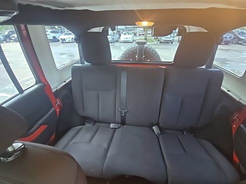 Used 2015 Jeep Wrangler Unlimited Sport w/ Connectivity Group AWD/4WD image 27