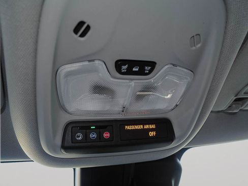 Used 2025 Chevrolet TrailBlazer LT w/ LT Cold Weather Package FWD image 31