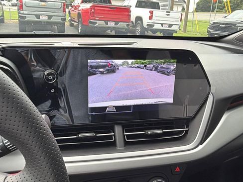 New 2026 Chevrolet Trax RS w/ Sunroof Package FWD image 27