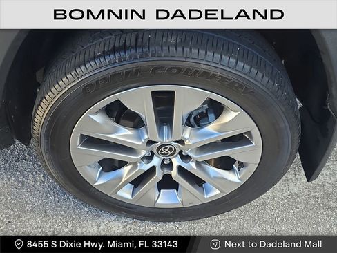 Used 2023 Toyota RAV4 XLE Premium image 7