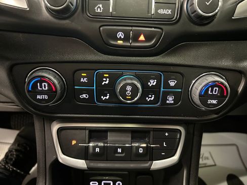 Used 2024 GMC Terrain SLT w/ Elevation Edition image 19