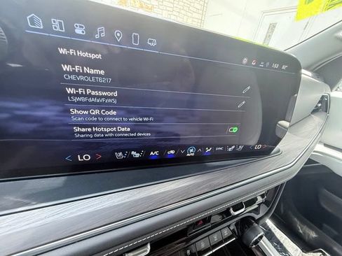 Certified 2025 Chevrolet Suburban Premier AWD/4WD image 44