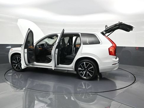 Certified 2024 Volvo XC90 B5 Plus image 39