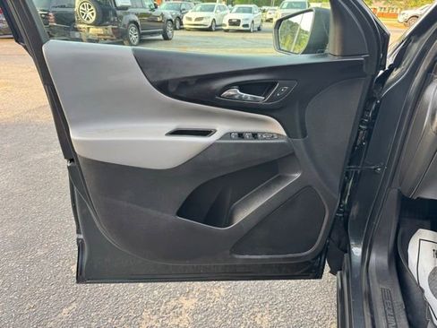 Used 2019 Chevrolet Equinox LS image 17