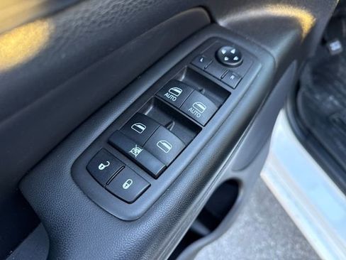 Used 2021 Jeep Grand Cherokee Laredo X image 16