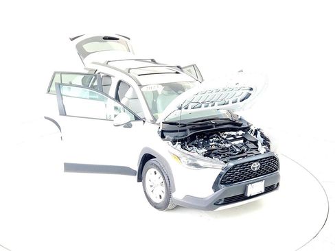 Certified 2023 Toyota Corolla Cross LE image 21
