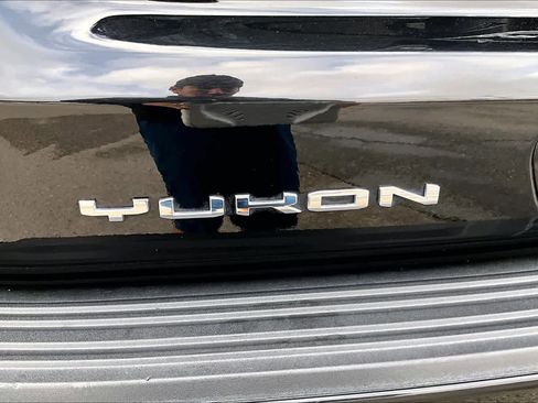 Used 2022 GMC Yukon SLT w/ SLT Premium Package image 31