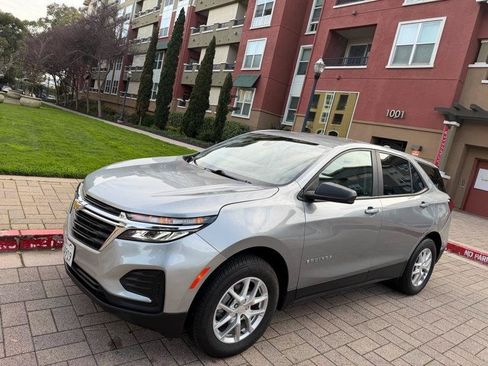 Used 2023 Chevrolet Equinox LS AWD/4WD image 4